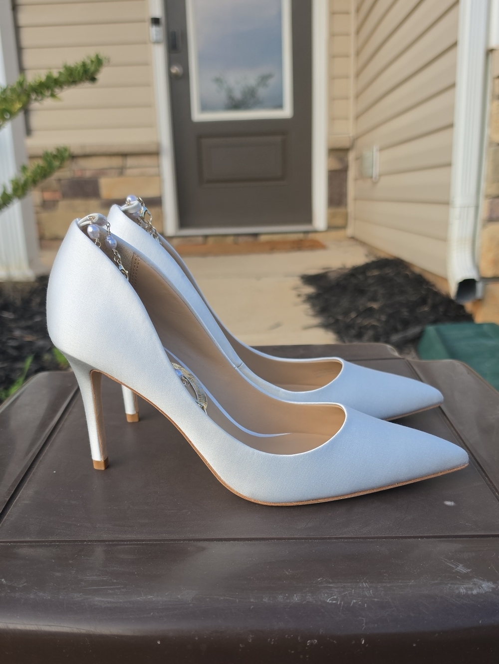 Badgley Mischka Verna Pearl Chain Pumps Size 7